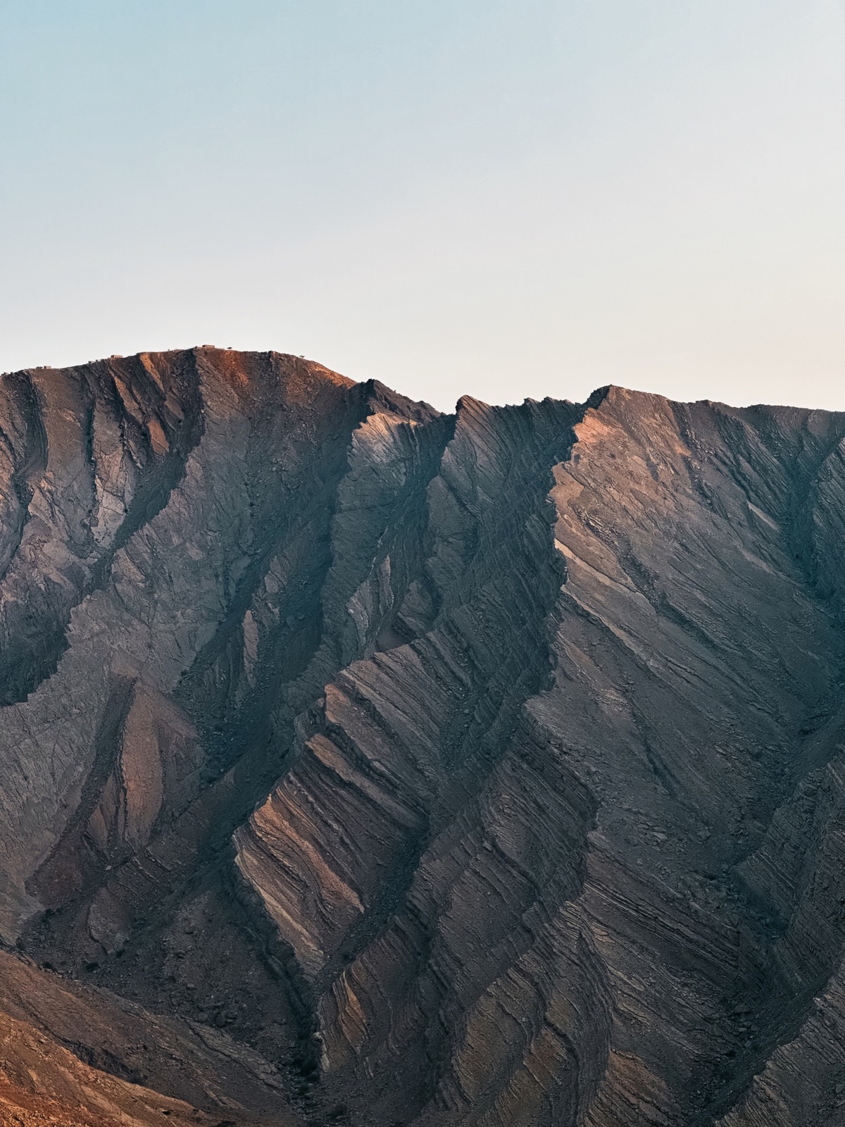 Mountain ridge photographed by Shak